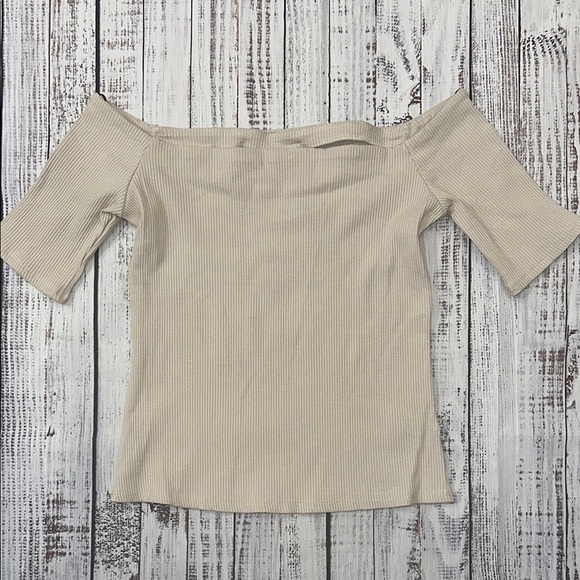 H&M Tops - H&M Rib-knit Off-the-shoulder Top Sz. M‎